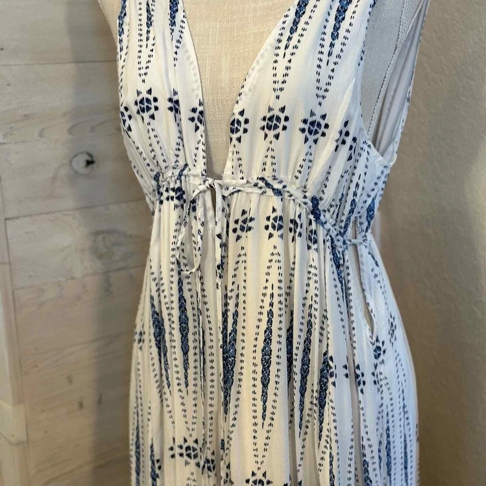 Hommage White Blue Print Maxi Dress V Neck Tie Waist‎ Sleeveless  Resortwear
